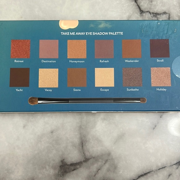 cargo Take Me Away! Eye Shadow Palette: Shadows 12 x .03 Oz., Dual-Ended Brush - Picture 3 of 3